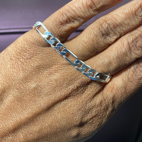 New 8โ 925 Sterling Silver Figaro Bracelet - Picture 5 of 7